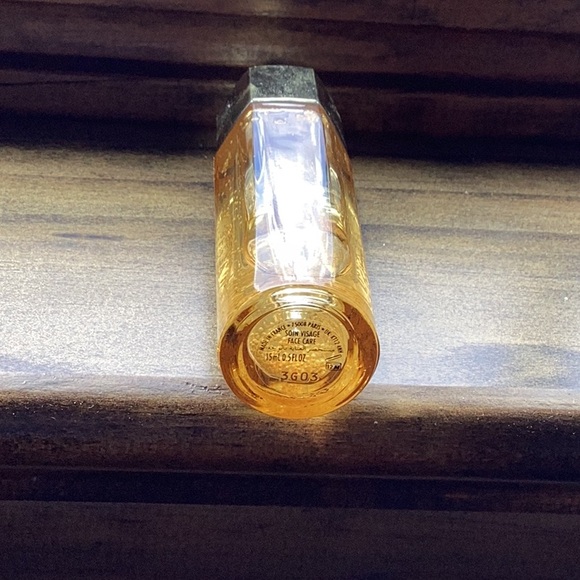 GUERLAIN Abeille Royale Radiant Gold Serum - Picture 8 of 10